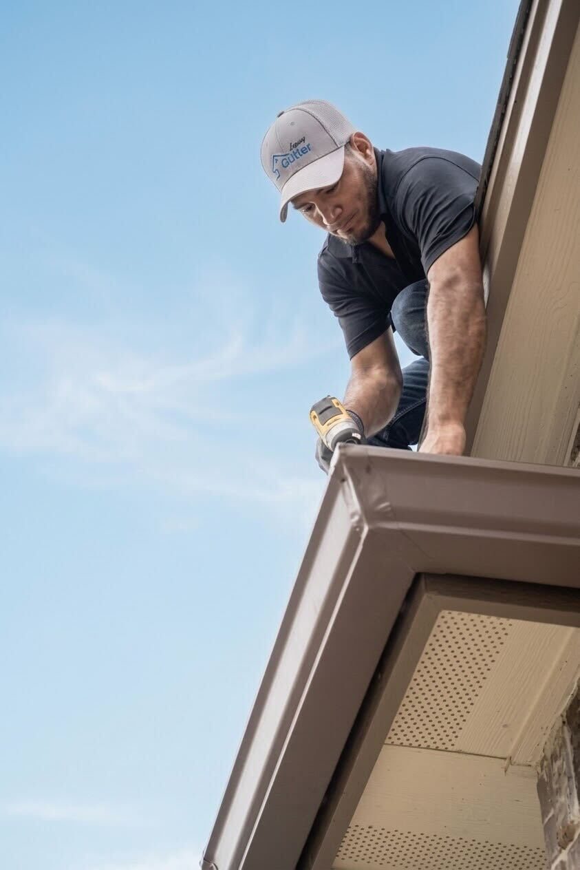 Gutter maintenance and cleaning in San Antonio - TX by TX Gutter Expert